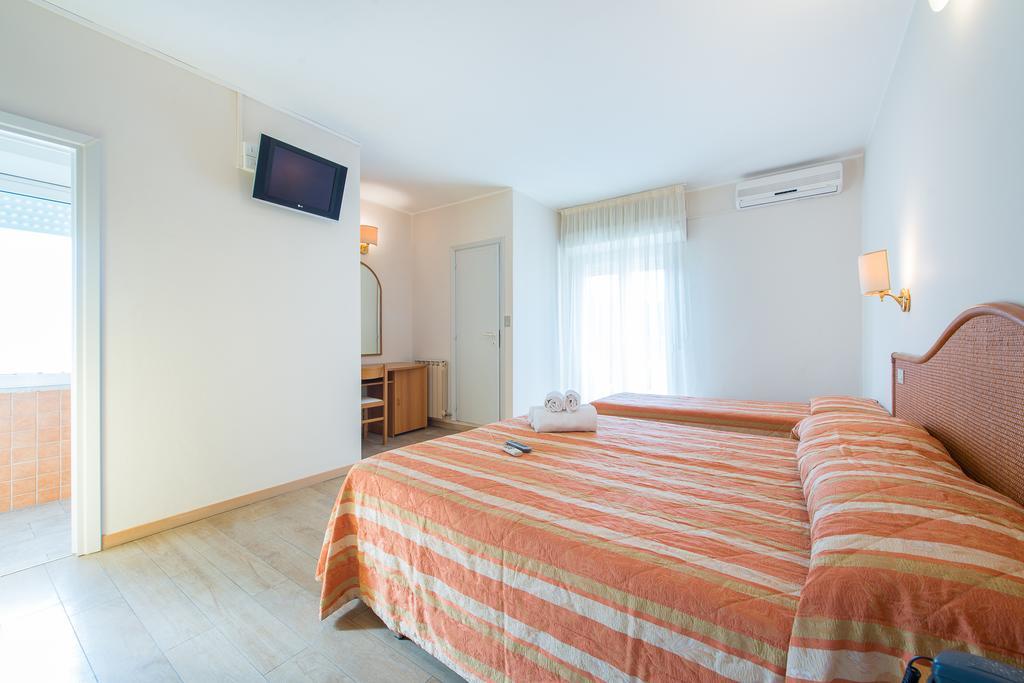 Hotel Falco Riccione Exterior photo